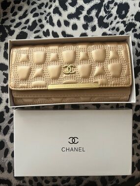 CHANEL Metallic Gold Quilted CC Logo Wallet Clutch